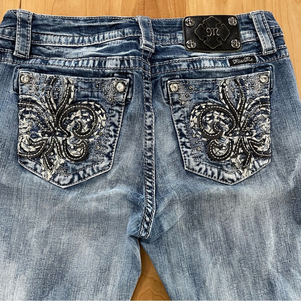 Miss Me Boyfriend Capri Jeans Gemstone and Leather Fleur-de-lis